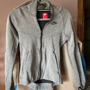 Size XS Nike sweatshirt very lightly worn